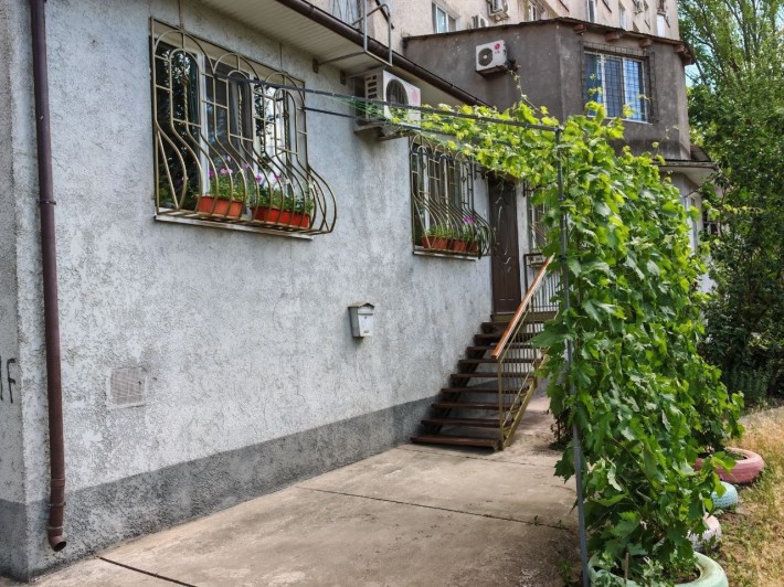 Продам 2 к квартиру с пристройкой и большим подвалом - фото 1