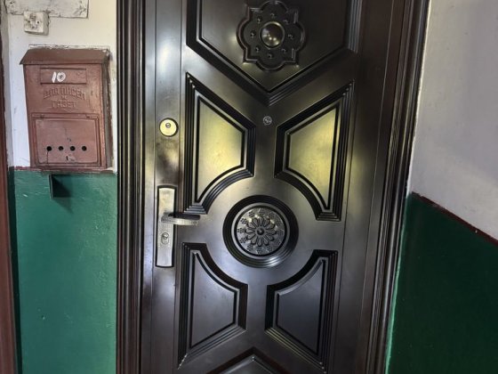 Продам 3-кімнатну квартиру з автономним опаленням і гаражем , м. Пирятин Пирятин
