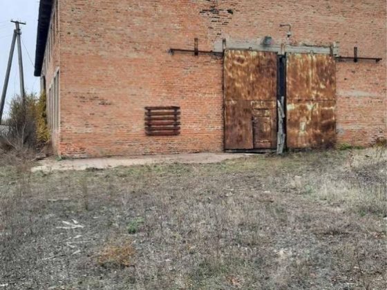 Здаються 2 приміщення по ціні одного! 1400 м² + 3 гектари території Стоянка