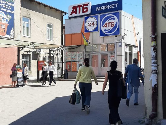 Оренда торгового приміщення у центрі міста Сокаль. ТЦ поруч з магазином АТБ. Другий поверх, вітрина.