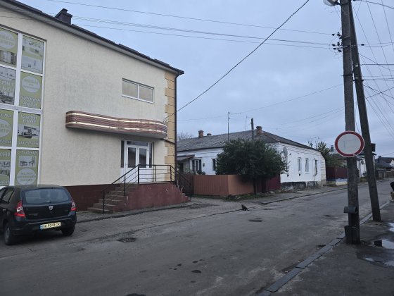 Продам  квартиру + земельну ділянку в центрі м.Березне Березне