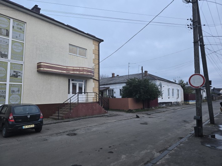 Продам  квартиру + земельну ділянку в центрі м.Березне - фото 1