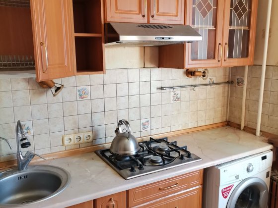 3 к. квартиру на Салтовском шоссе (Медкомплекс, возле с/м "Класс") Кулиничи