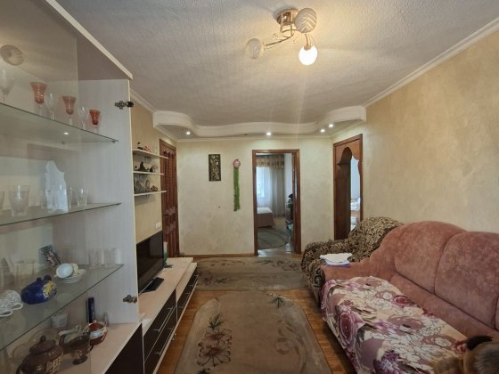 Продам 3х кімнатну квартиру/ 1 поверх/5,з балконом,вул.Сонячна Первомайськ