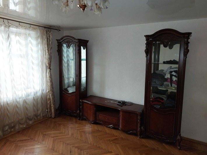 Продам 4-х кімнатну квартиру - фото 1