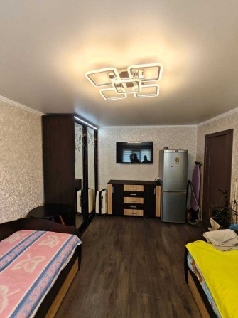 Стильна кімната 19 м² «Заїжджай і живи» в центрі Волочиська! ВСЕ залишається! БЕЗ комісії! - фото 1