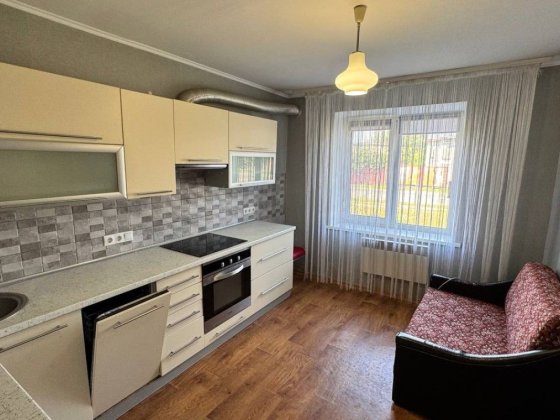 Продаж 1 кімнатної  квартири з гаражем. Русская Поляна