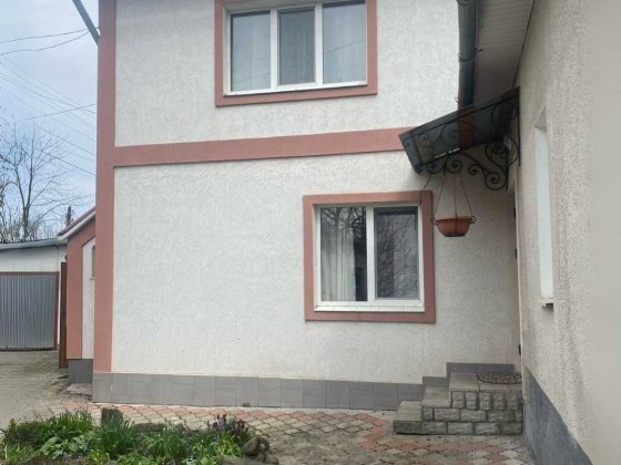 Продається — квартира із магазином у центрі Вижниці Вижниця