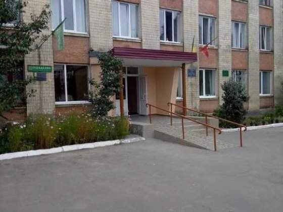 Оренда приміщення 98 м2 Ізяслав вул Незалежності 43 центр, міська рада Изяслав