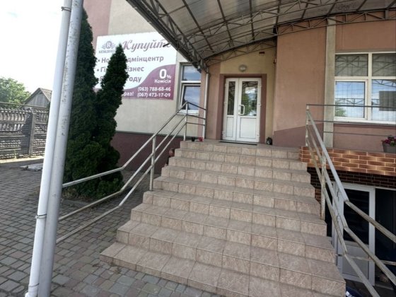 Здаю в оренду приміщення на 1-му поверсі з ОКРЕМИМ виходом Черкаси-с.Слобода Красная Слобода