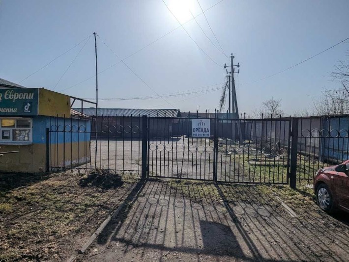 Здамо в оренду майданчик та тимчасові споруди в центрі Слободи - фото 1