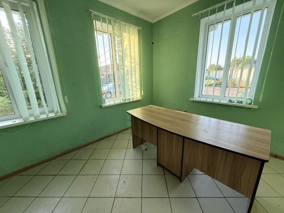 Оренда окремого комерційного приміщення 75 м² у центрі міста Звенигородка
