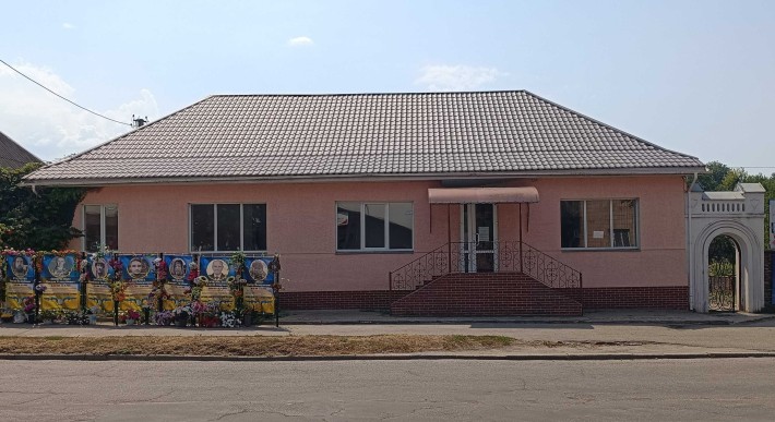 Оренда фасадного приміщення площею 149 кв.м на головній вулиці м. Тального - фото 1