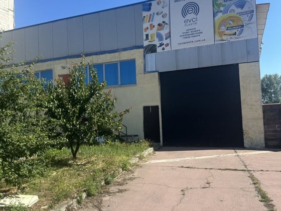 Складське приміщення з офісом загальною площею 1100 м² здається в оренду. Бровары