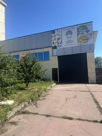 Складське приміщення з офісом загальною площею 1100 м² здається в оренду. - фото 1