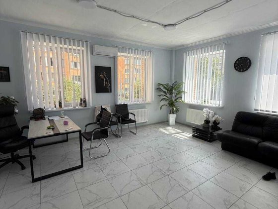 Офіс 55 м² у сучасному бізнес-центрі | Бровари | Симона Петлюри Бровари