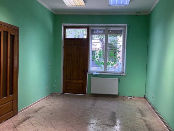 Оренда фасадного приміщення 55 м2 в центрі біля парку