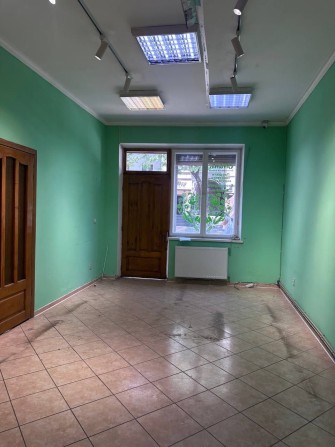 Оренда фасадного приміщення 55 м2 в центрі біля парку - фото 1