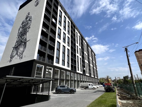 Прохідне фасадне приміщення на 1 поверсі в центральній частині міста