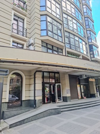 Здам в оренду фасадне приміщення на Мазепи 35 в самому центрі міста - фото 1