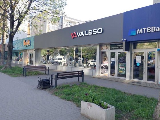 Панорамне торгове приміщення в центрі міста, вул.Галицька, 222 кв/м, парковка, електричне опалення