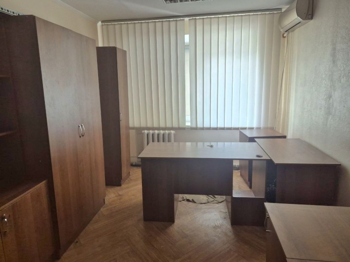 Офісне приміщення в центрі 1 пов. пл.17 кв.м . - фото 1