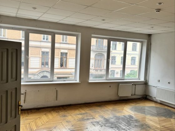 Здам оренда офіс кабінет приміщення центр Стометрівка 10-35 кв.м ліфт Ивано-Франковск