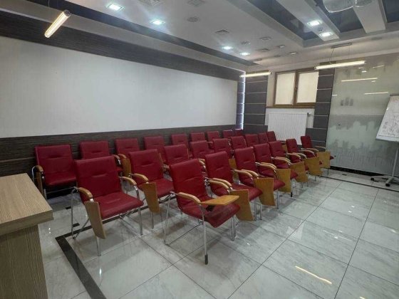 Оренда сучасного офісу 369 м² з ресепшн та конференц-залом