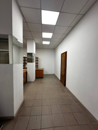 Оренда фасадного приміщення 41 м2 в центрі по вул. Франка - фото 1