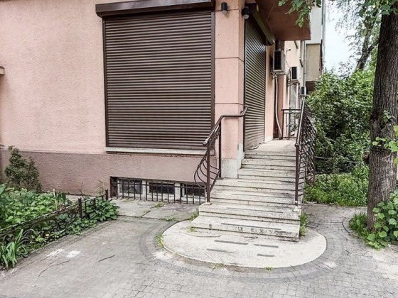 Оренда фасадного приміщення 125 м² в центрі | Перша лінія | Парковка | Високий трафік