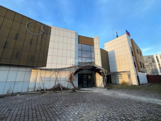 ОРЕНДА приміщення ПОРУЧ із ЖК "ЛИПКИ", закритий двір, власна ПАРКОВКА Івано-Франківськ