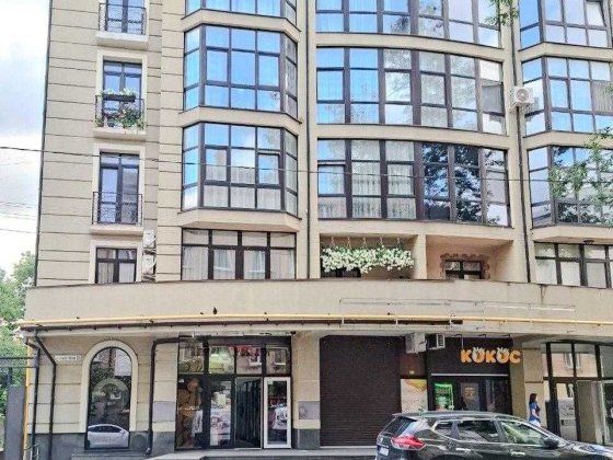 Фасадне приміщення, перша лінія від дороги в ЦЕНТРІ на вул. Мазепи