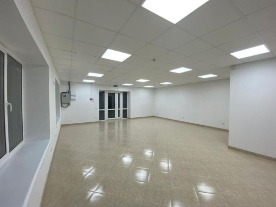 Офіс / Салон / Магазин — 56 м² з ремонтом, біля ІФНТУНГ. Карпатська 17А