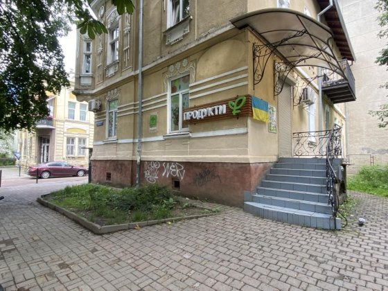 Оренда фасадного приміщення по вул.Франка