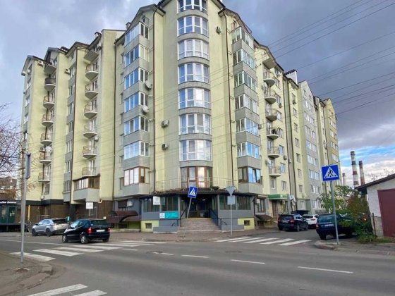 Оренда комерційного фасадного приміщення по вулиці Шухевичів для магазину, офісу, кафе, салону краси