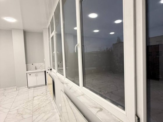 Оренда  фасадного офісу  в БЦ Лакшері. Хмельницкий
