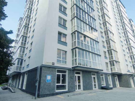 Оренда приміщень 44м² і 43м²,можна об'єднати в 87м².ВЛАСНИК. Вул.Героїв України 6-А.Новобудова.Стан 