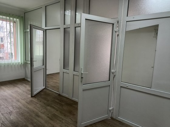 Здається в оренду офіс розділений на три кабінети Виставка (Електр.) Хмельницкий