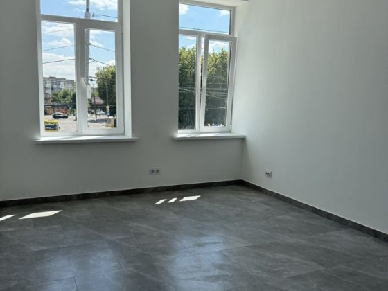 Здам ОФІСИ з Водою та парковкою біля Залізничного Вокзалу Ровно