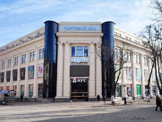 ‼️ЦУМ‼️вул. Соборності. Елітний Центр. Сталінка (високі Стелі 3м.). Автономне опалення. Світло не ви