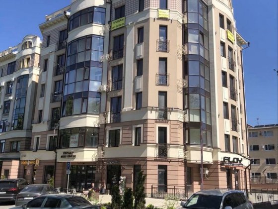 Центр, Victori Club House