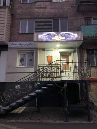 Здаються робочі місця в затишному салоні краси в центрі міста. - фото 1