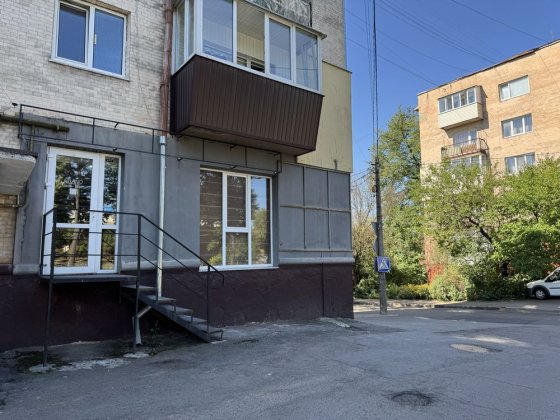 Оренда комерційного приміщення на вул. Бандери, 56 без комісії Рівне