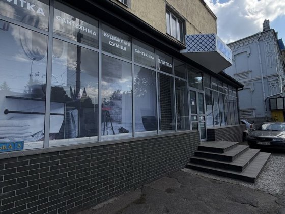 Просторе фасадне коморційне приміщення 236 м
