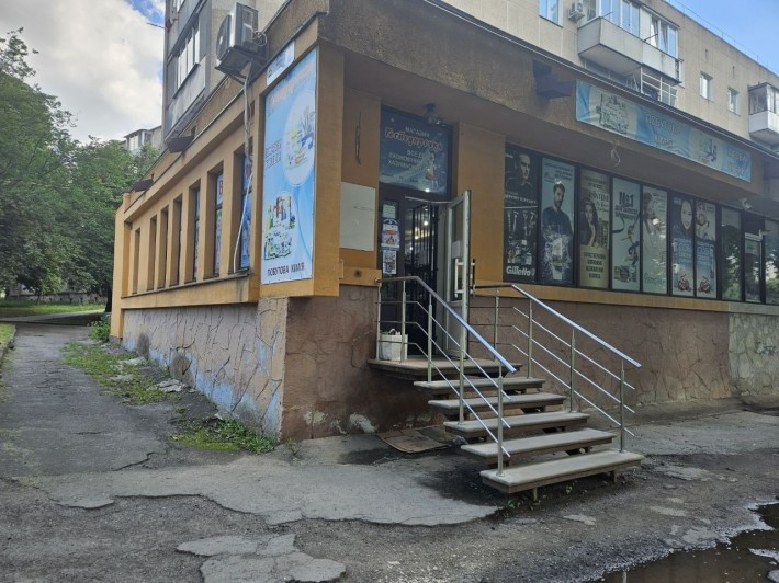 Оренда фасадного приміщення вулиця Лесі Українки - фото 1