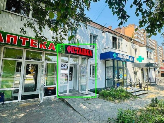 ЦЕНТР 41м2 Здам ФАСАДНЕ приміщення біля Зупинки та Поліклініки з Активним Трафіком Ровно