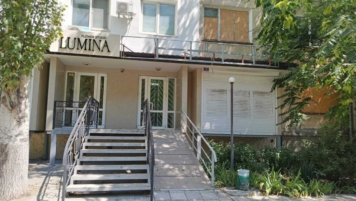 Оренда фасадного приміщення 67 м.кв на Шуменськом з інтенсивним трафіком - фото 1