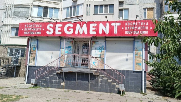 Оренда фасадного приміщення площею 100м.кв. на розі вул.Покришева та 49 Гвардійської дивізії. - фото 1