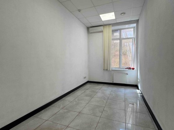 Здається ОФІС в центрі міста  по вул. Героїв Майдану. Світло завжди є! Чернівці