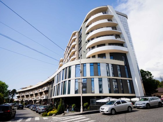 Оренда приміщення 145,8 м² з ремонтом і фасадними вікнами ｜ DREAM CITY BUSINESS CENTER ｜ Центр Ужгор Ужгород